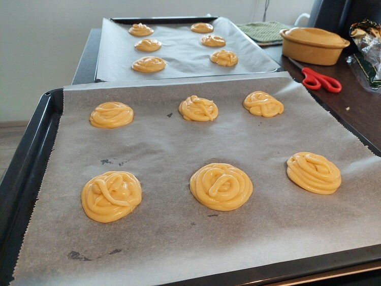 Piping onto the pan